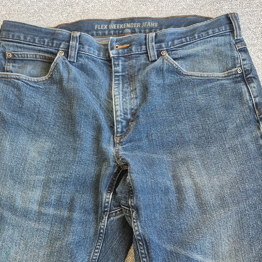 Duluth Trading Co Flex Weekender Jeans in blue